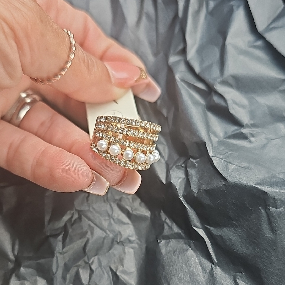Lovisa Gold Tone Cz & Pearl Ring - Picture 3 of 4